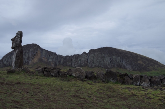 moai_and_quarry.jpg
